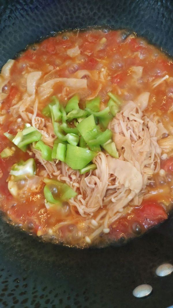 西红柿烩金针菇豆皮