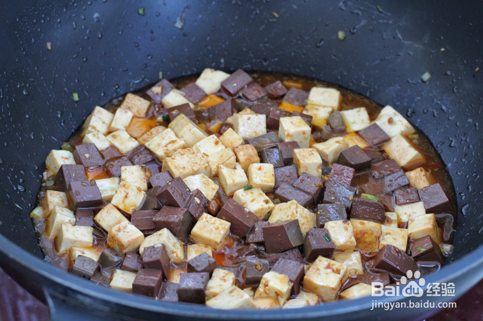 怎么做香辣鸭血炖豆腐
