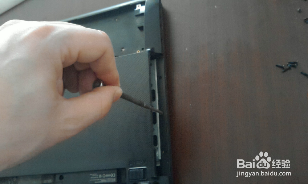 华硕ASUS A43SD笔记本电脑拆机清灰详细教程