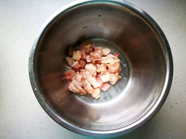 腊肠鸡腿煲仔饭