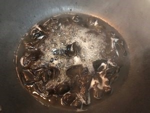 莲藕炒荷兰的做法