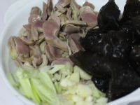 鸡胗炒茭白做法