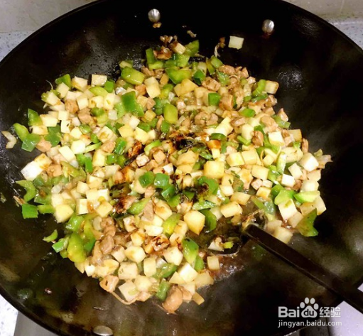 吃面很简单但要吃的好干拌臊子面做起也不简单