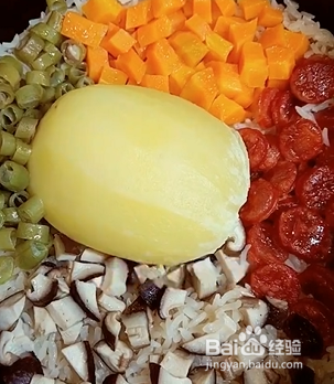 如何做美味土豆泥腊肠焖饭？