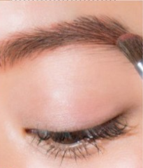 眉毛也要刷腮红