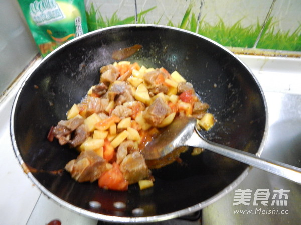 西红柿土豆炖牛楠
