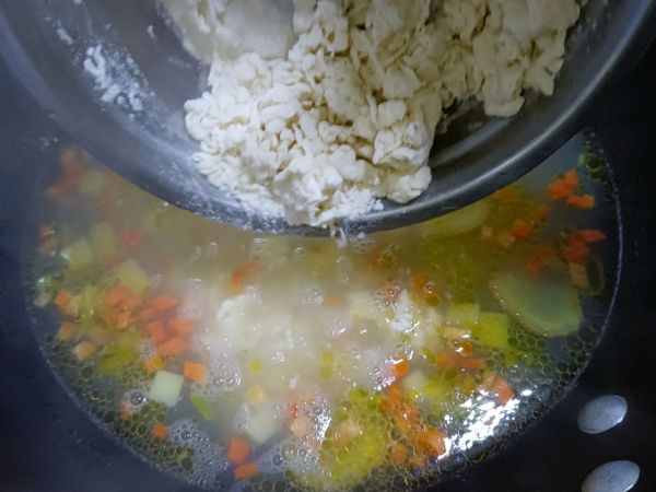 土豆蛤蜊肉疙瘩汤