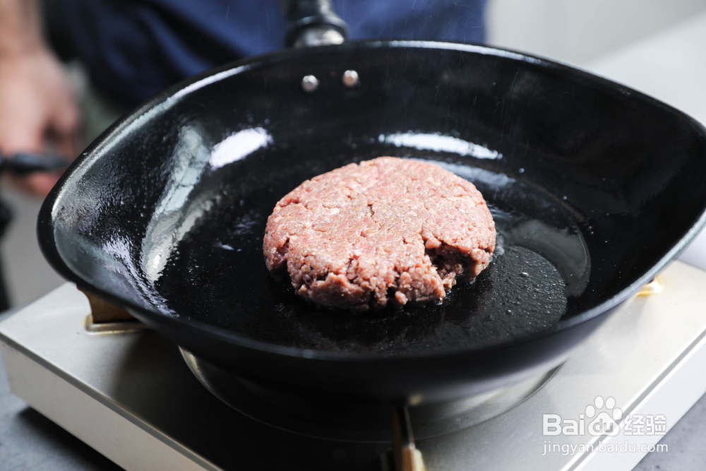 香气满满的芝士牛肉汉堡