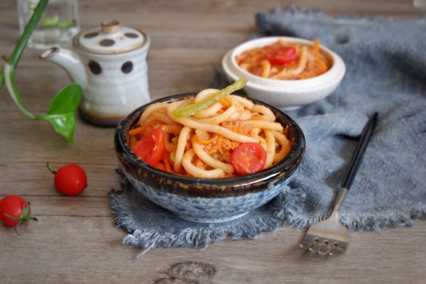 金枪鱼番茄炒乌冬