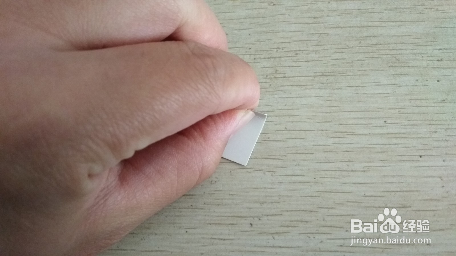 如何用长方形硬卡纸做S形两面放中性笔的支架