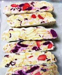 教你做火龙果草莓彩色雪花酥