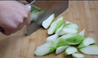 丝瓜瘦肉汤的功效与作用