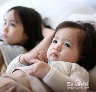 怎么哄小孩睡午觉呢?