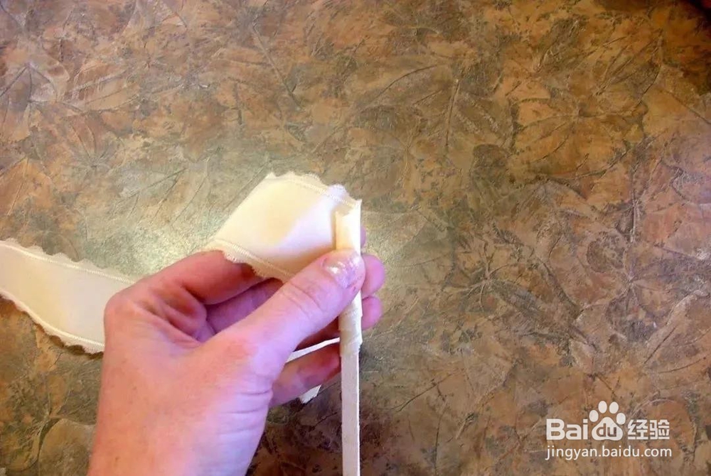 随手一根丝带卷出了漂亮的玫瑰，几分钟搞定一朵