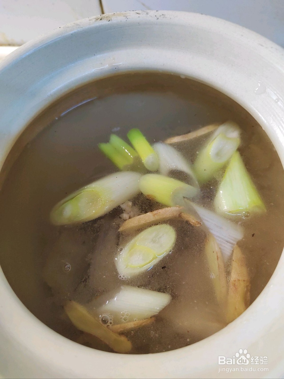 山药萝卜玉米排骨汤的做法