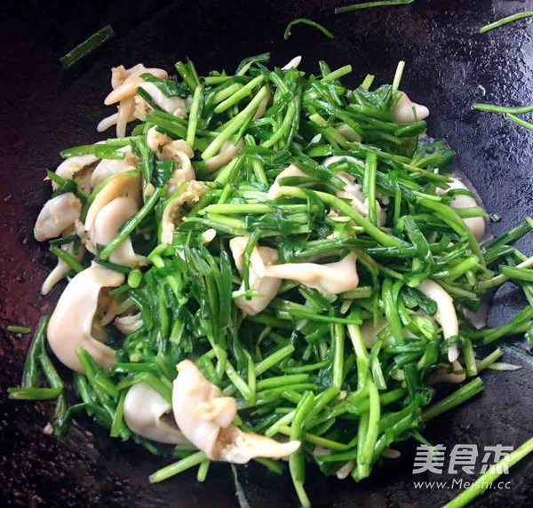 韭菜炒鸟贝的做法