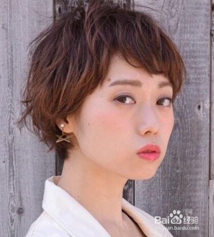 女生头发少？试试这几个发型吧