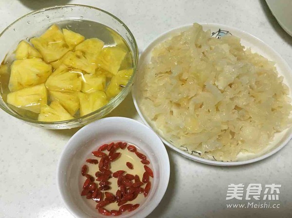 菠萝银耳汤的做法