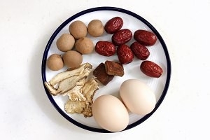 健康养生佳品当归鸡蛋红糖水的做法