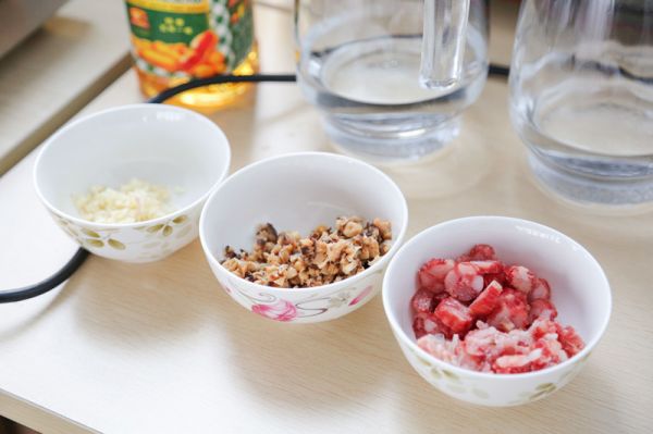 腊肠粉丝蒸娃娃菜