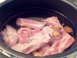 海带黄豆排骨汤怎么做？