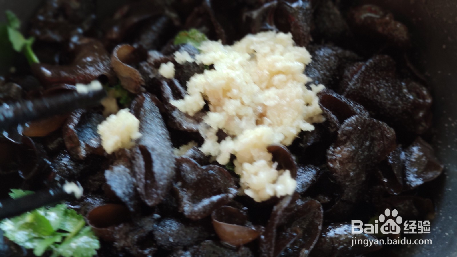 凉拌香菜蒜蓉木耳