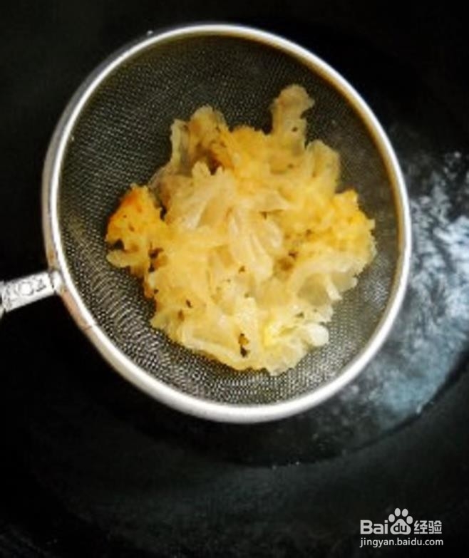 怎样制作兰花双耳炒蛋？