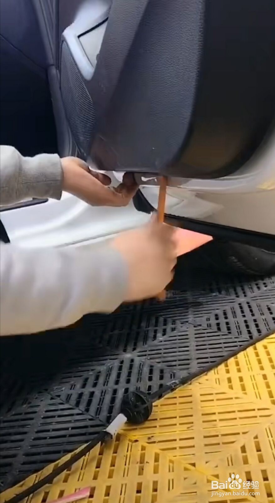 奥迪A3反光镜如何拆卸