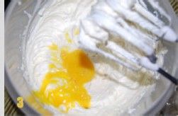 有花纹的日式轻乳酪蛋糕