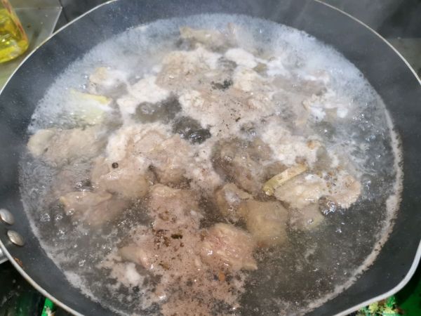 秘制萝卜焖牛腩