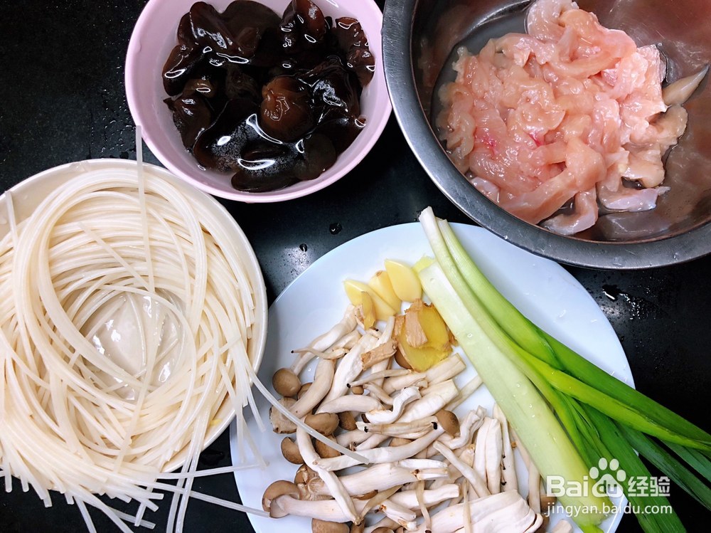 营养好吃的菌菇鸡汁米线