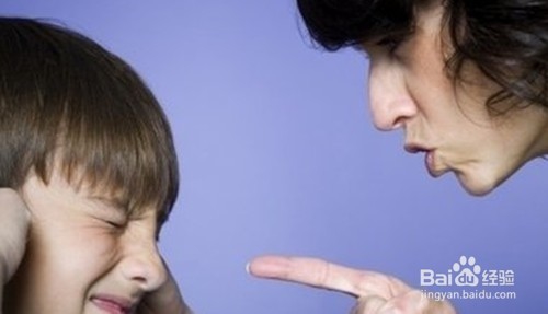 发现班里学生早恋，班主任怎么办？