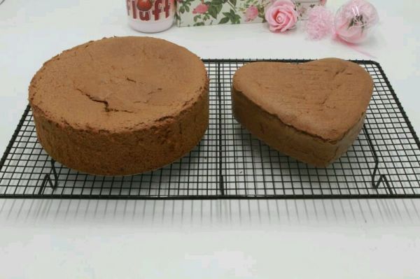 巧克力草莓裸蛋糕