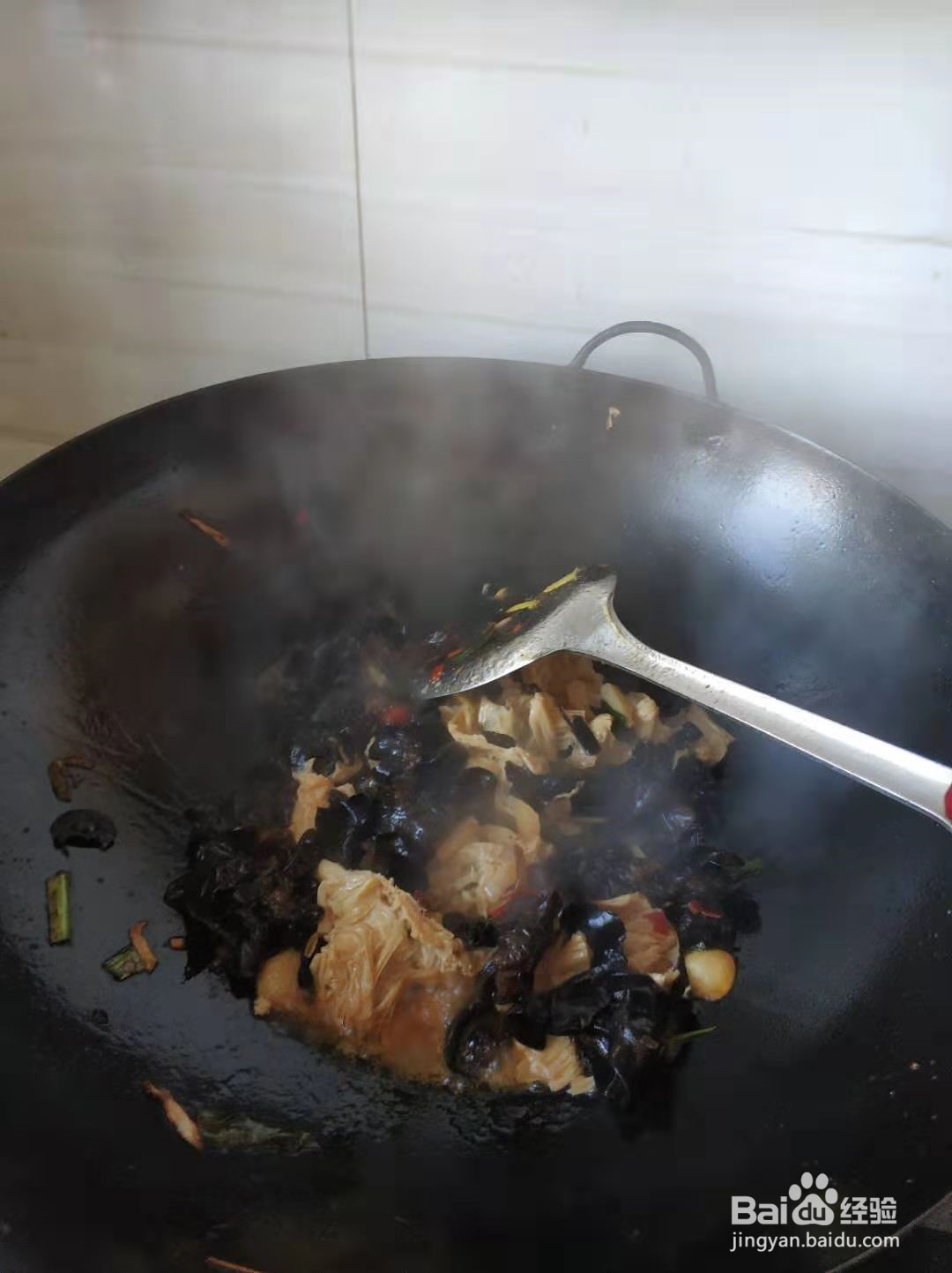 木耳炒腐竹的做法