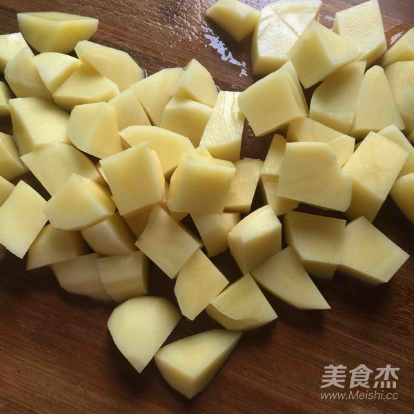 土豆烧丸子的做法