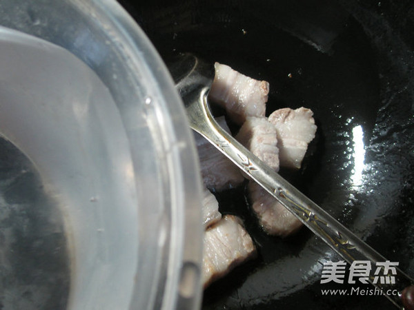 茶树菇茭白烧五花肉