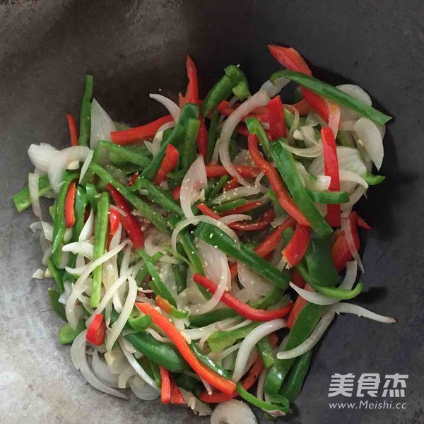 双椒洋葱炒鸡肉