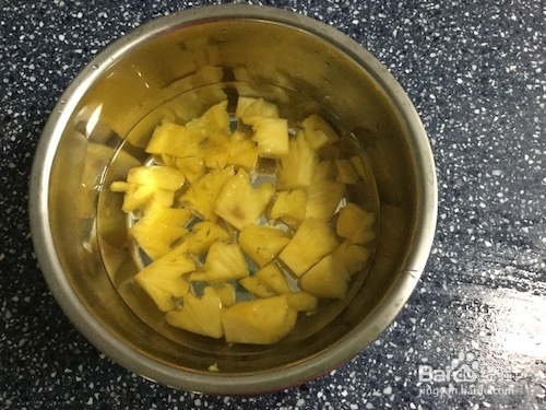 又到菠萝盛产时,来做好吃的菠萝饭吧!