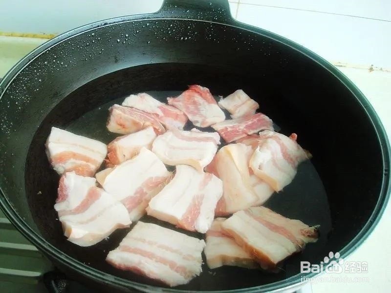 “五花肉炖豆腐”怎么做？