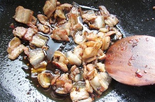 家常菜双椒炒肉的做法