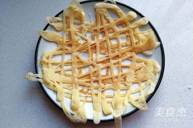 蕾丝鸡蛋饼的做法