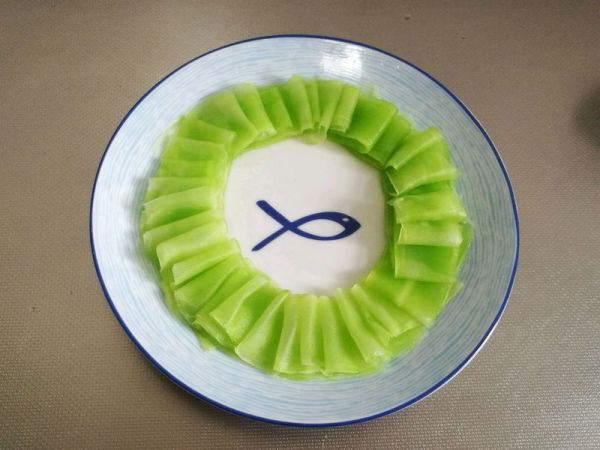 桃仁木耳拌莴笋