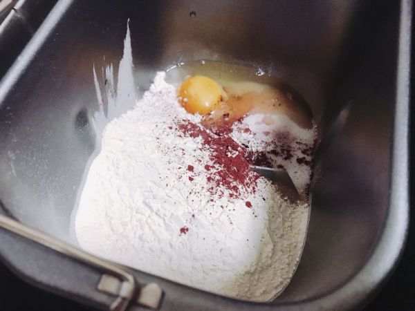 可可麻薯软欧 黑芝麻干果馅面包