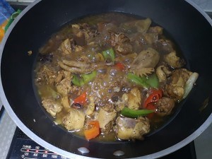 如何制作红烧三黄鸡？