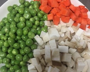 如何制作豌豆炒杏鲍菇