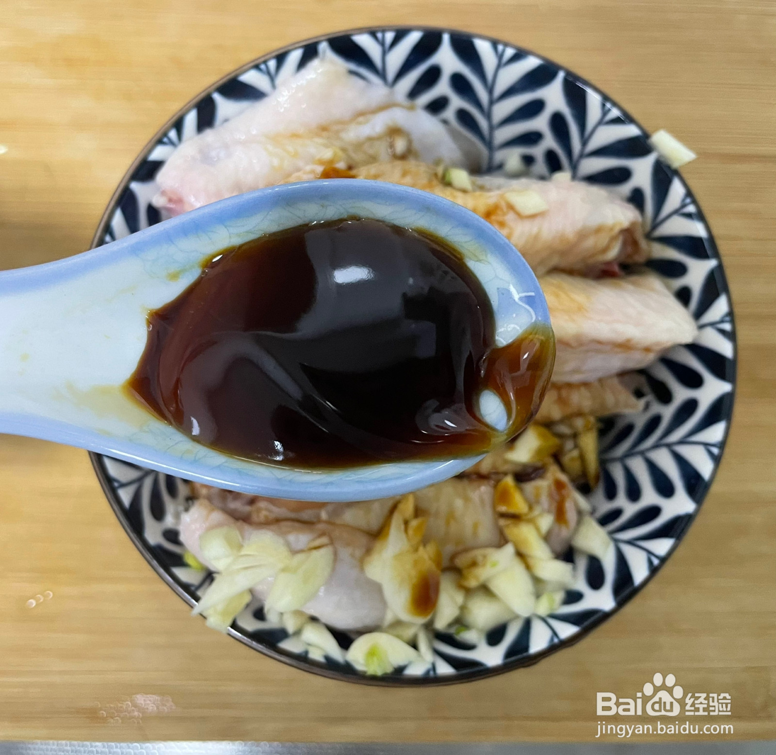 蒜香鸡翅的做法