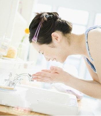 你知道正确的洗脸方法吗？洗脸的秘密细节