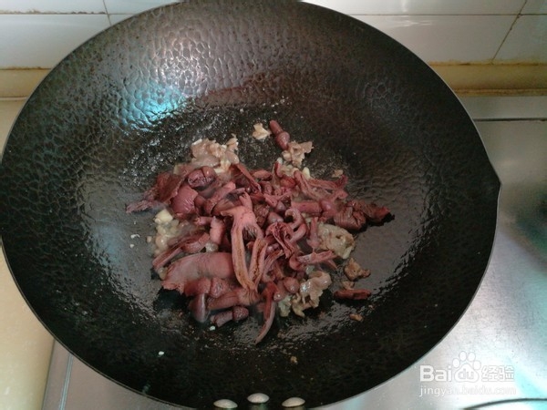 如何做出好吃的牛肉红蘑烩烤麸