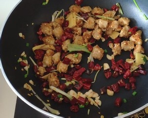 不必油炸的鸡胸肉【辣子鸡】减肥人士的福音