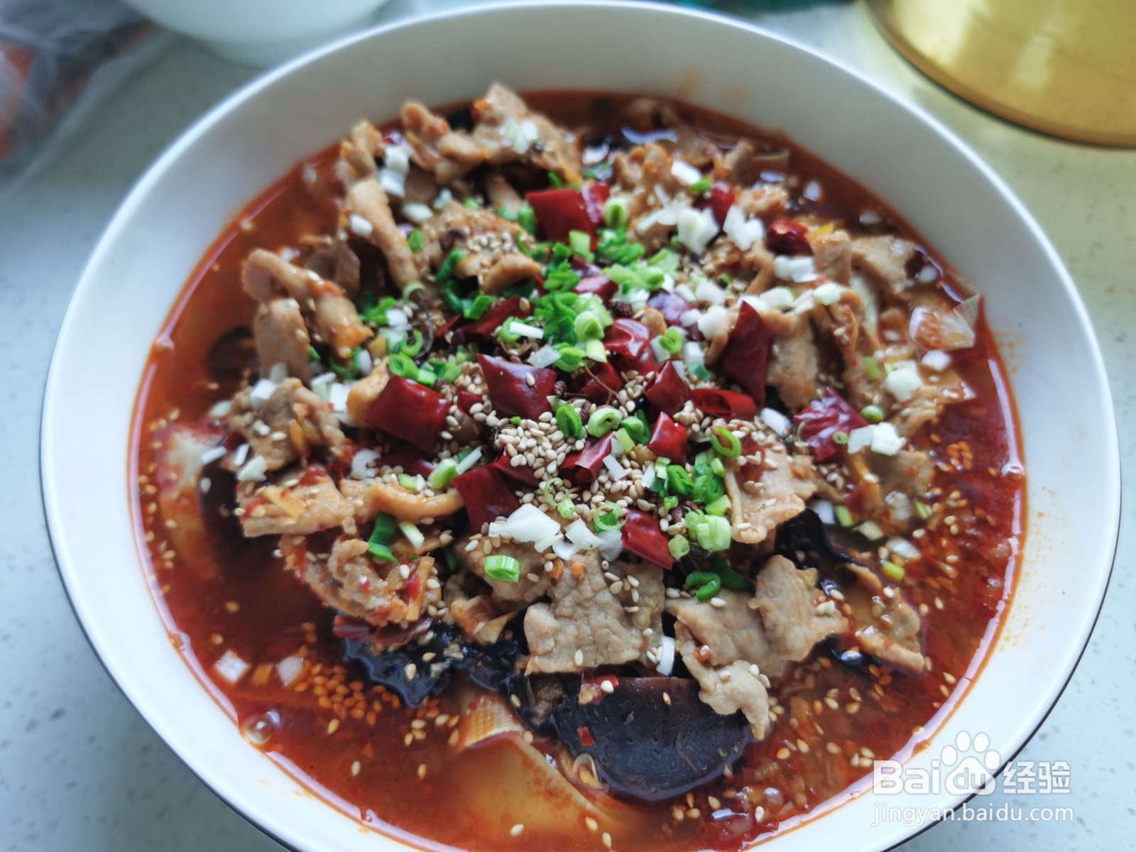 如何在家就能简单制作一份家常水煮肉片呢